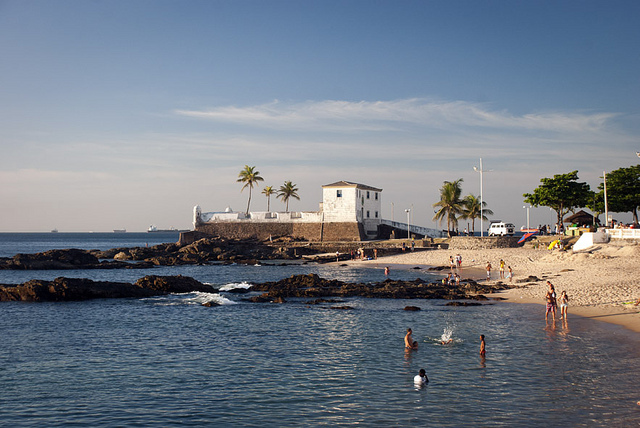 praia-porto-da-barra-salvador